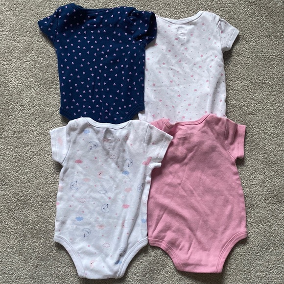 **HOST PICK** 🥰 Rocco Brand Size 6M Baby Short Sleeve Onesies. - Picture 2 of 3